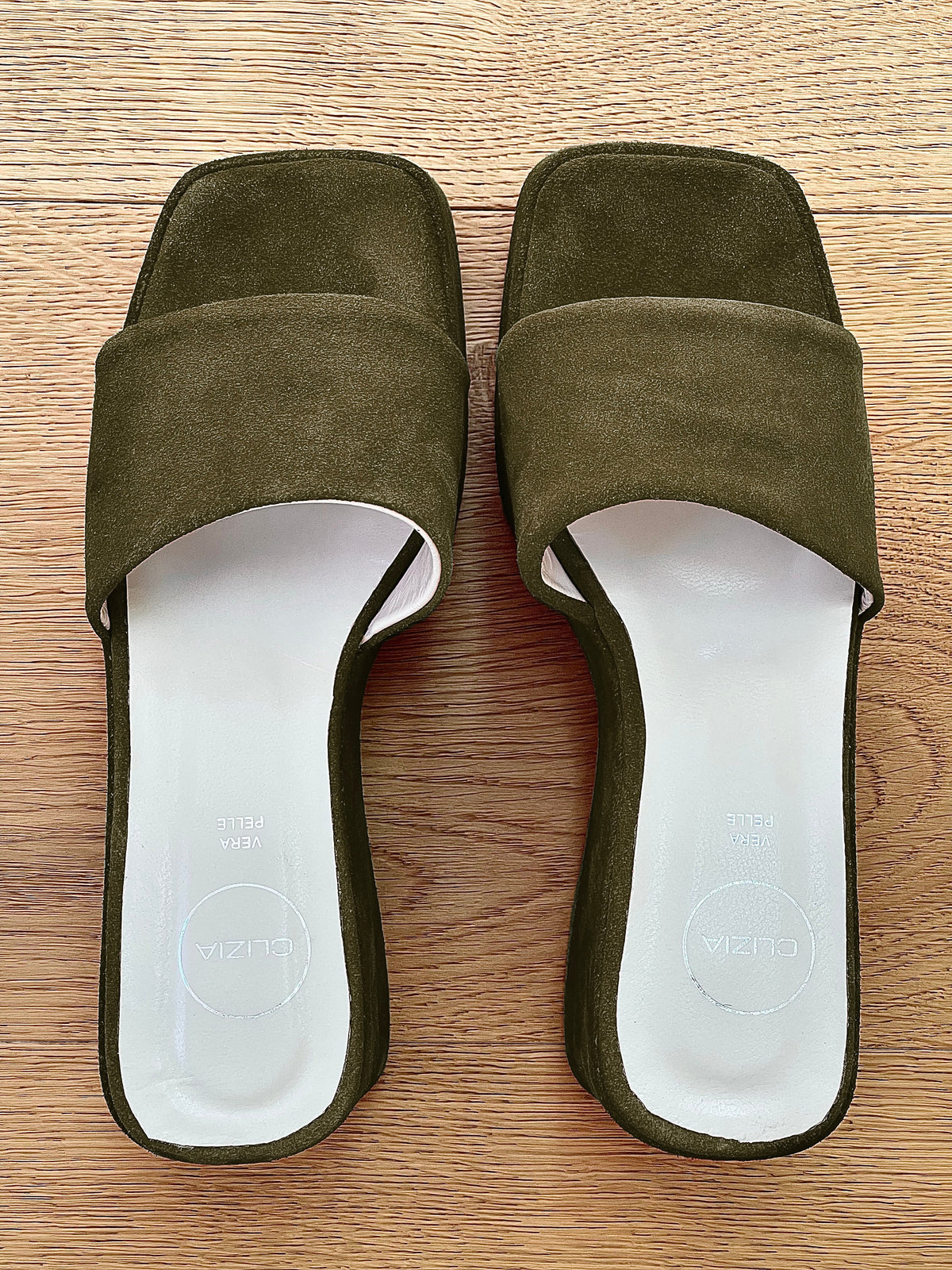 CONNIE CAMOSCIO KAKI