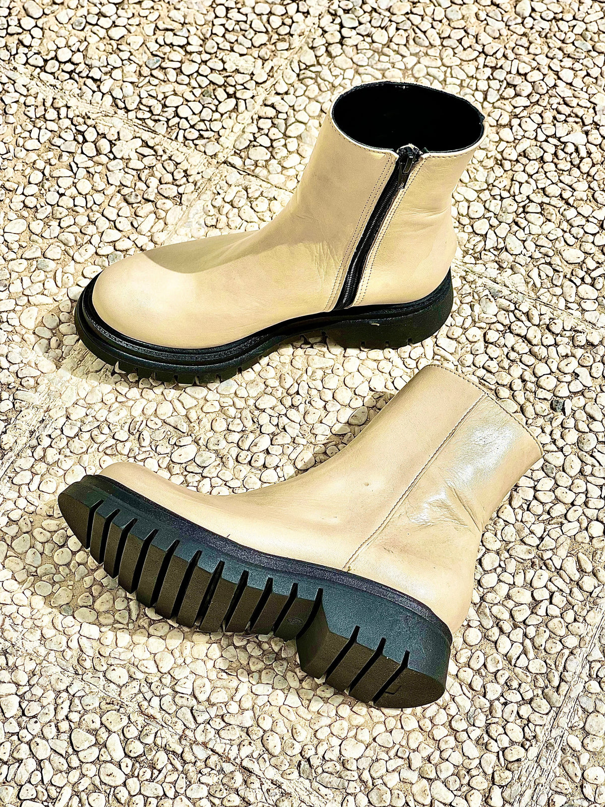 MAX BEIGE