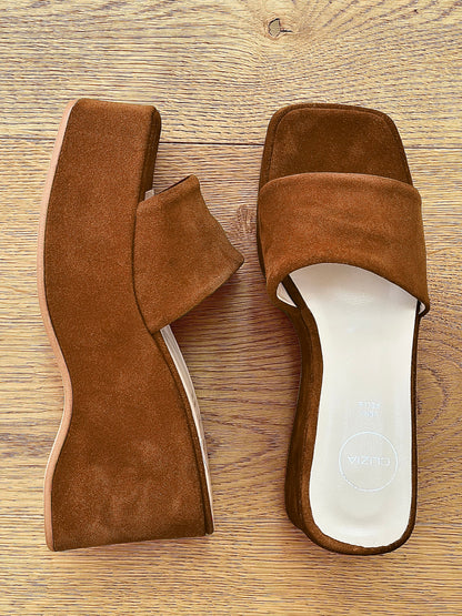 CONNIE CAMOSCIO COGNAC
