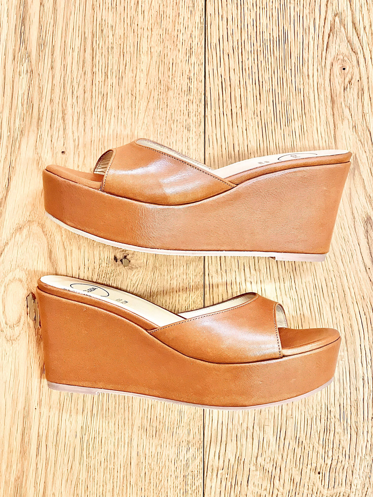 VENUS PELLE COGNAC