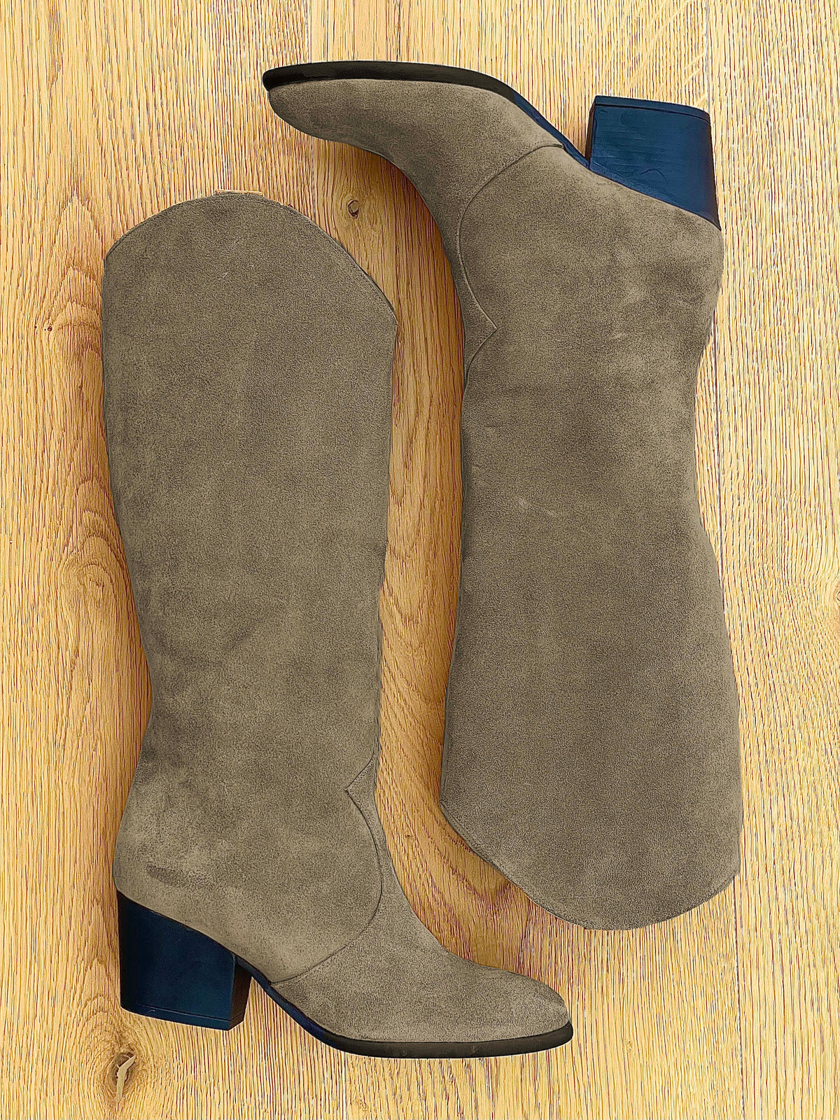 ARIEL SCAMOSCIATO KAKI