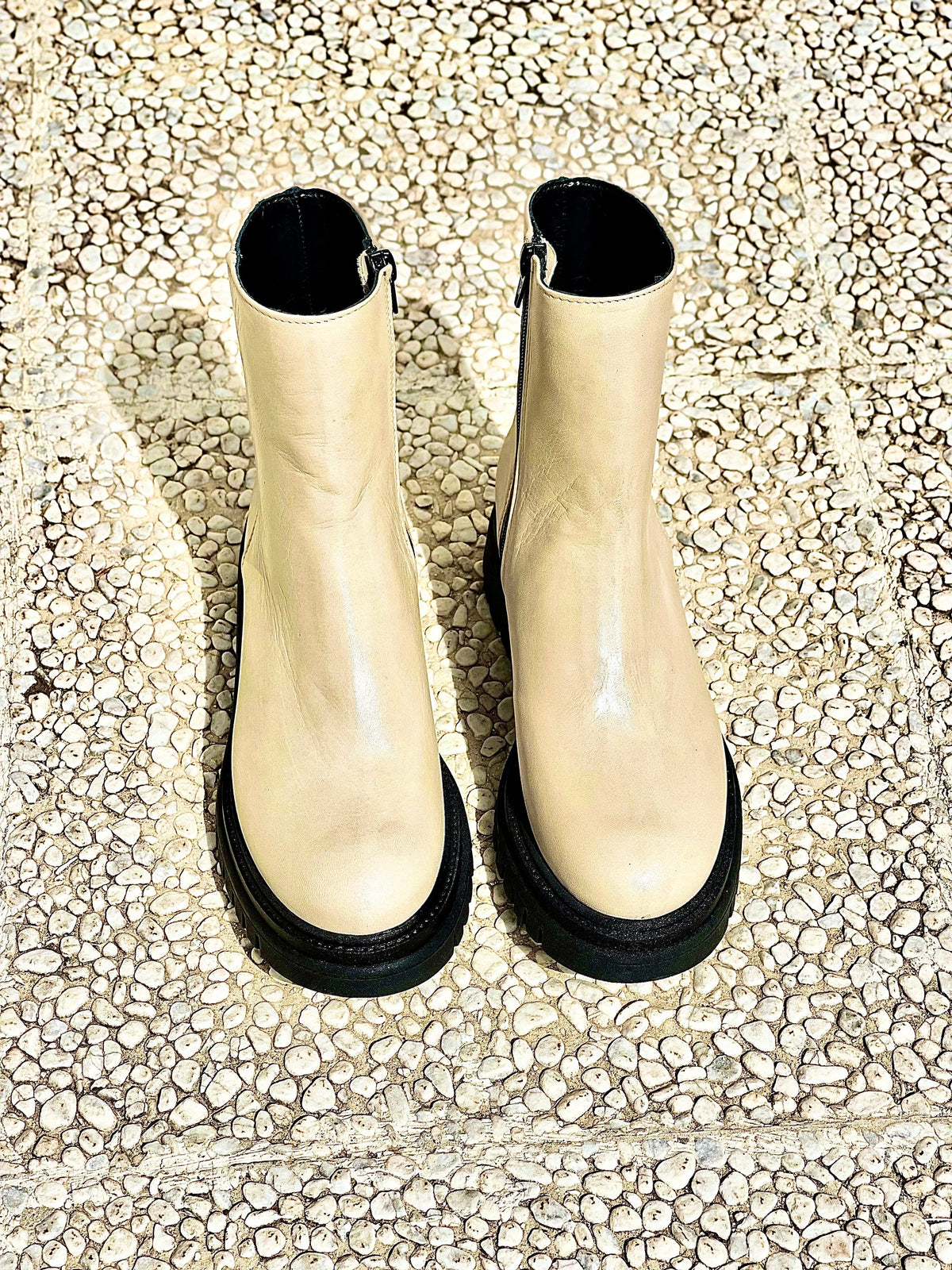 MAX BEIGE