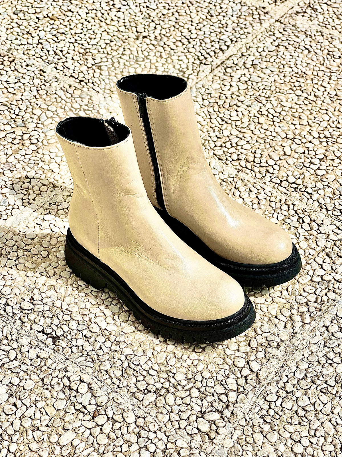 MAX BEIGE