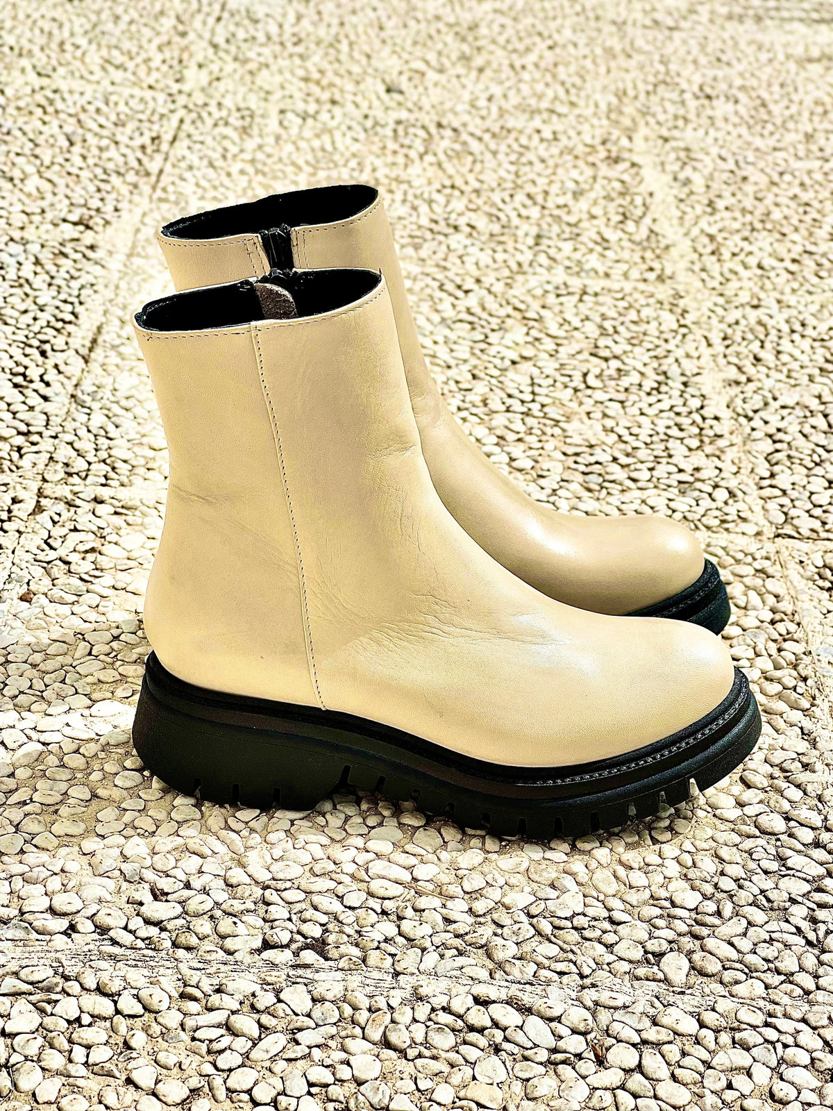 MAX BEIGE