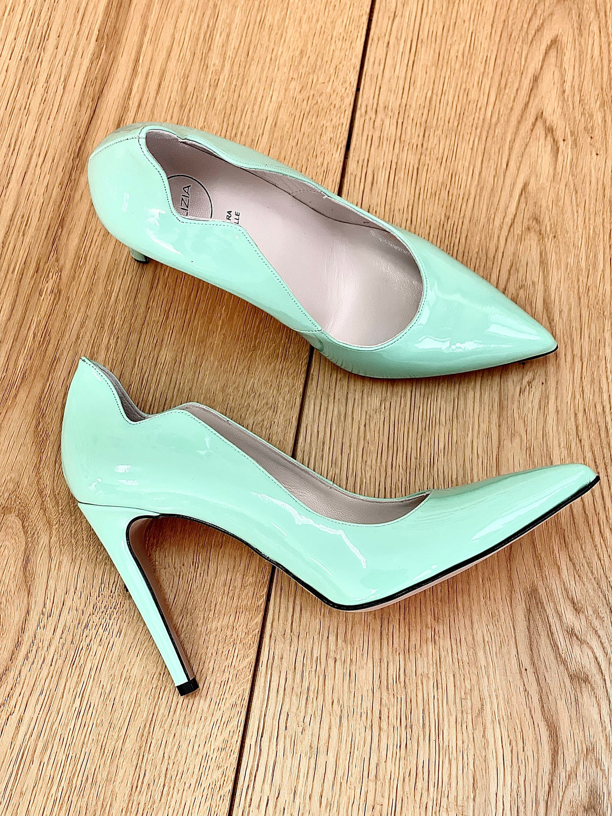 LOLA VERNICE MENTA