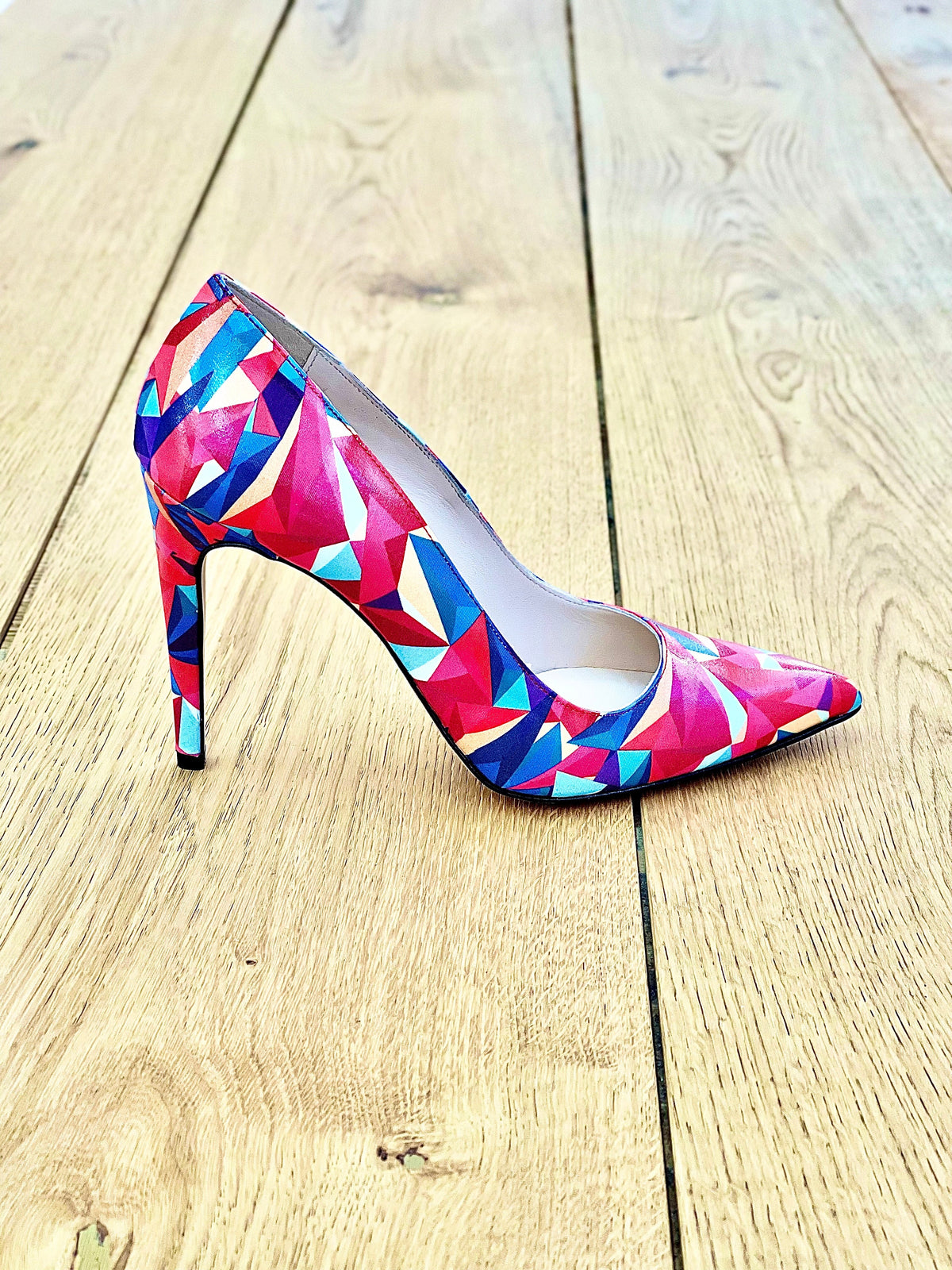 NOE GEOMETRIC